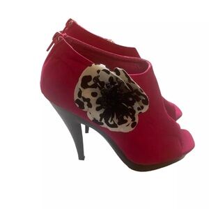 Chic Pink Heels with Peep-Toe and High Heel